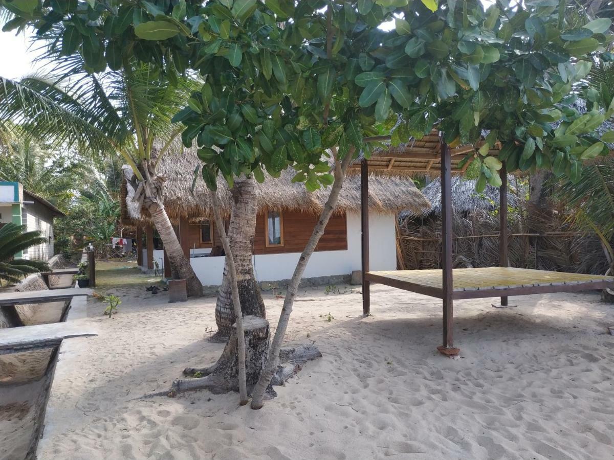 Bungalow Karimunjawa Buitenkant foto